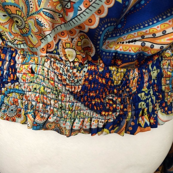 FASHION NOVA beautiful satin crop top in new condition. Rucking in back. Gorg xl - Picture 12 of 12